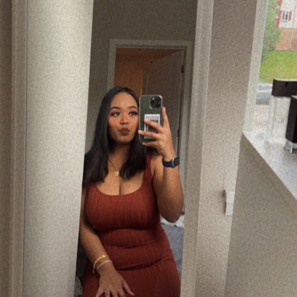 Meet your Posher, Julissa